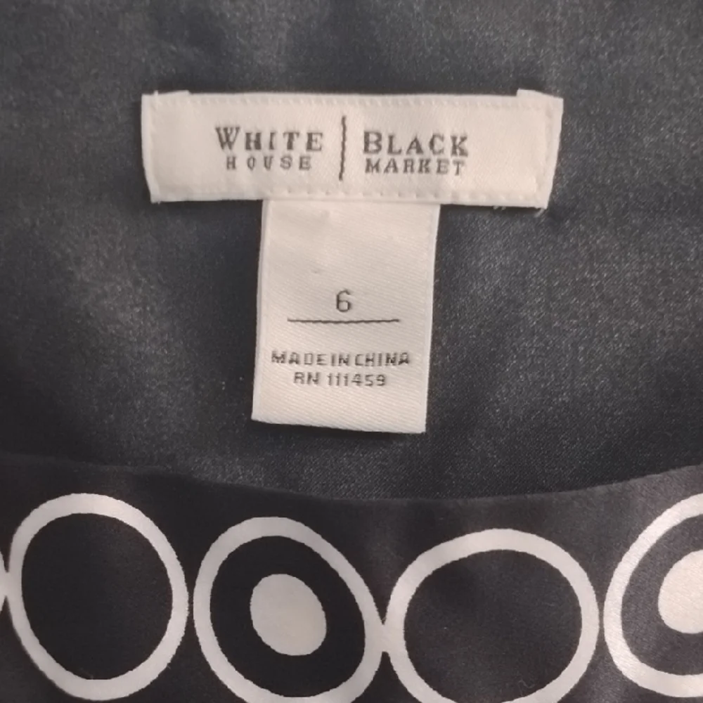 White House Black Market Black & White Graphic Scoop-Neck Tunic Size 6 - Picture 2 of 4